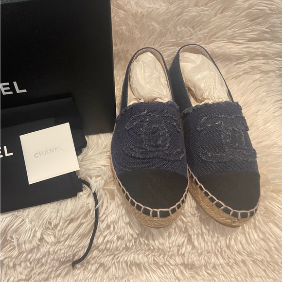 Chanel Espadrilles in Denim - Picture 1 of 7